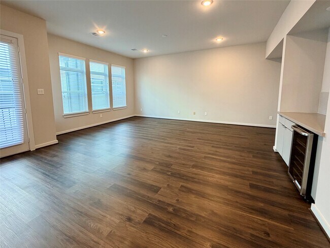 Building Photo - 5815 Fairdale Ln