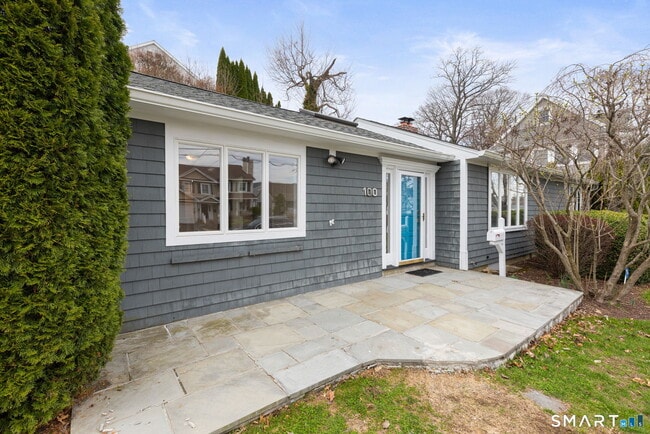 Building Photo - 100 Shorefront Park