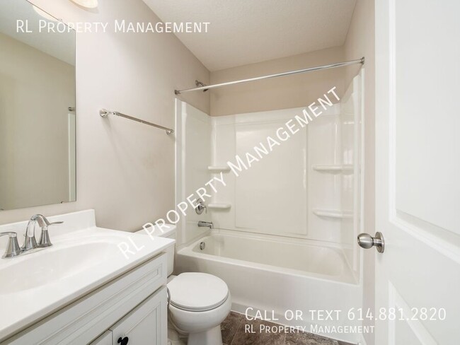 Building Photo - Spacious 2 bedroom 2.5 bathroom condo in P...