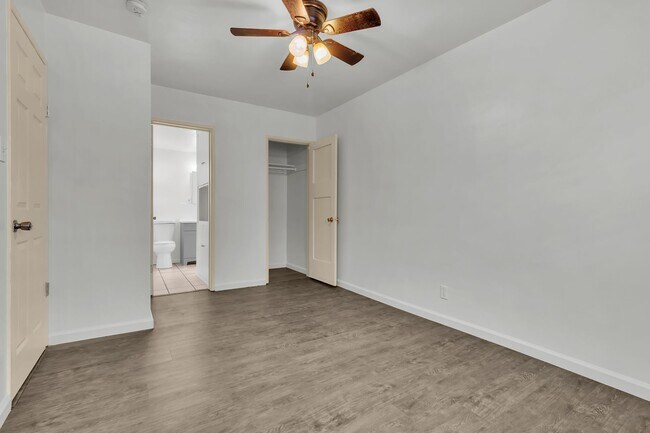 Building Photo - 447 E 101st St