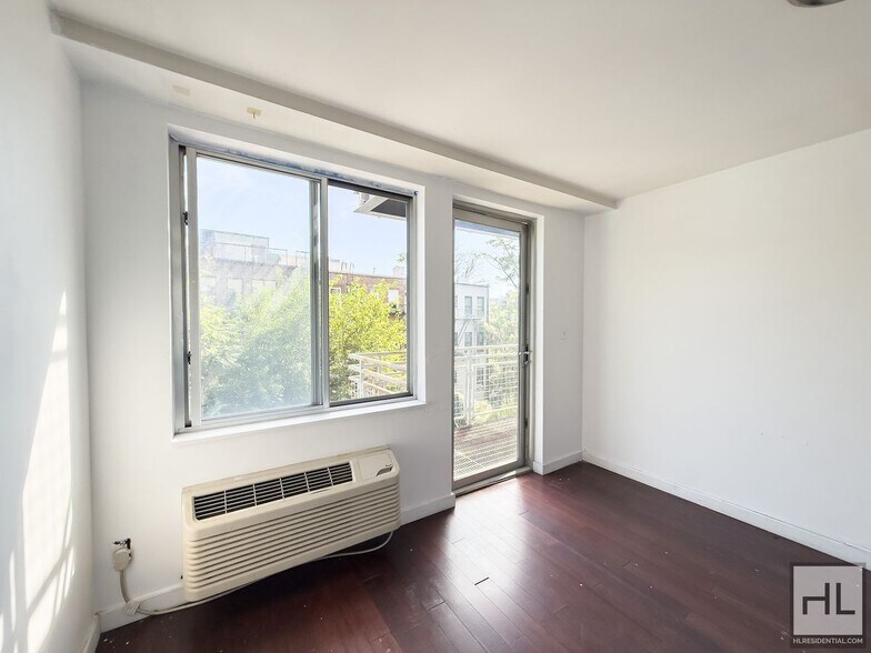 Building Photo - STANHOPE STREET / Sunlit Bushwick 2-Bed (F...