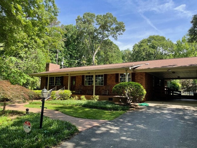 Building Photo - Beautiful 2 Bed, 2 Bath home located in Se...