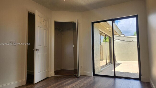 Building Photo - 164 Meadows Dr