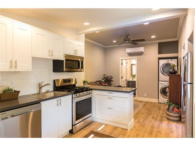 Building Photo - 198 E 1st Ave