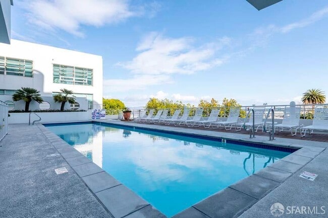 Building Photo - 403 Main St