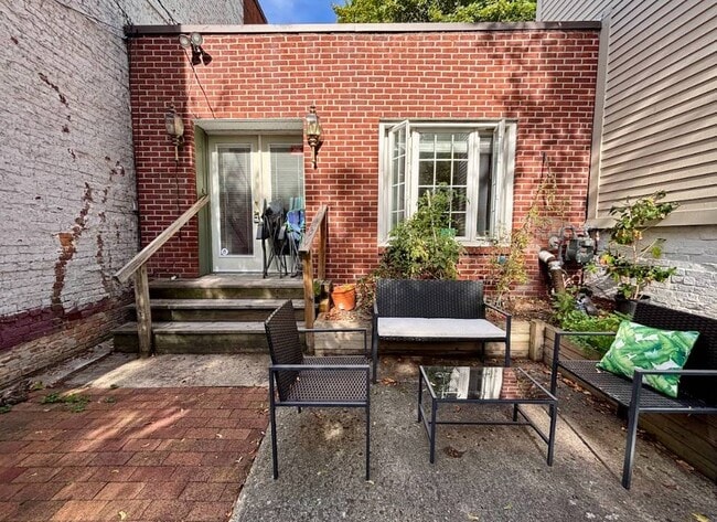 Primary Photo - 229 Elm St