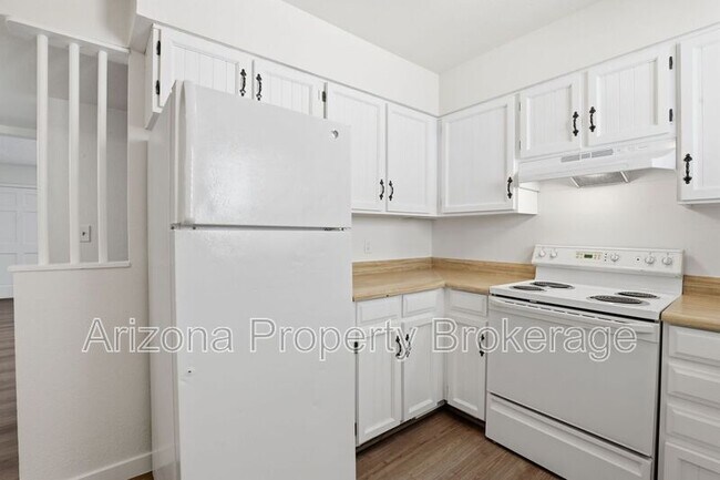 Building Photo - 3934 E Piccadilly Rd