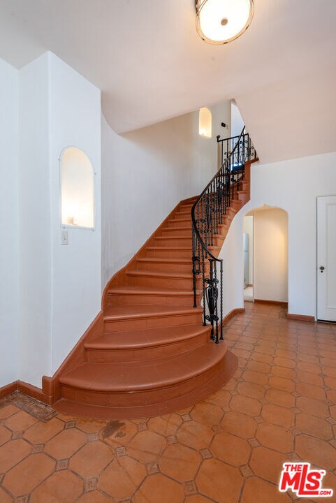 Building Photo - 172 S Alta Vista Blvd