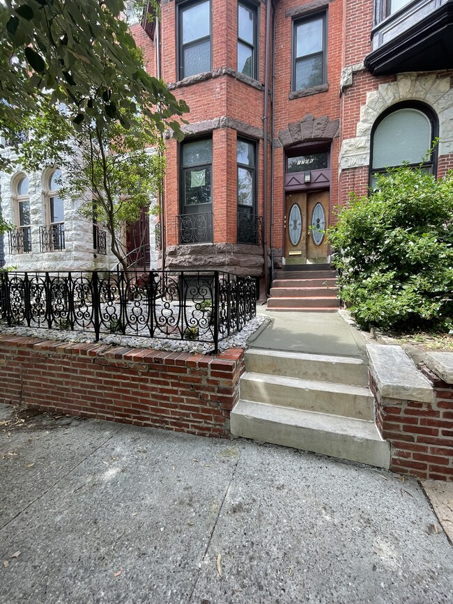 Building Photo - 1706 Linden Ave
