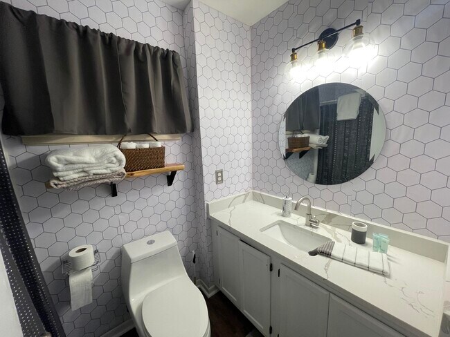 Building Photo - 300 Yacht Club Dr