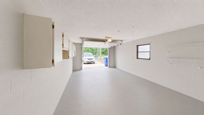 Building Photo - 2 Bedroom Home with Community Pool for Rent in Sebring, FL