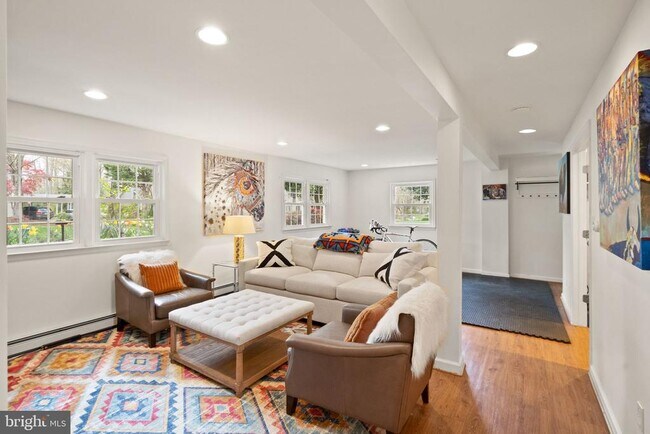 Building Photo - 4408 Tarpon Ln