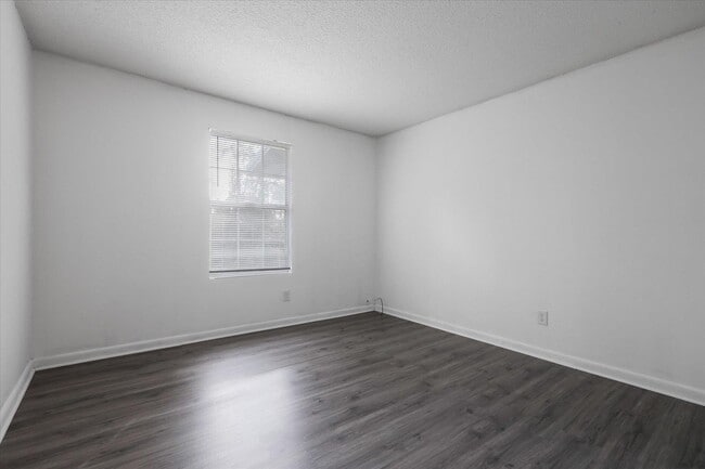 Building Photo - 851 Maple St