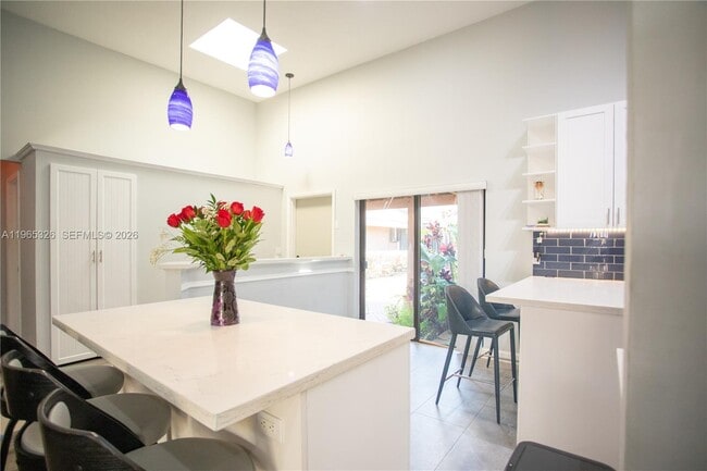 Building Photo - 523 Leslie Dr