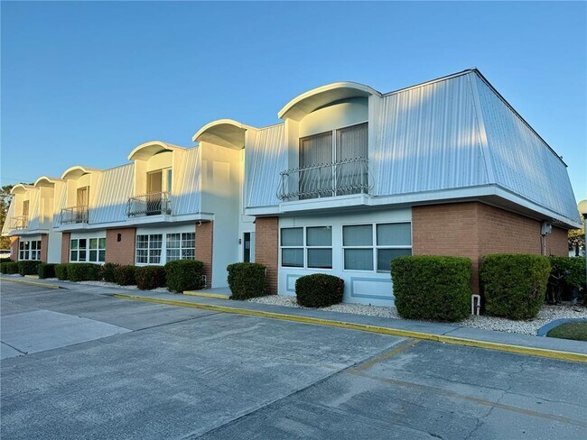 Building Photo - 22333 Edgewater Dr