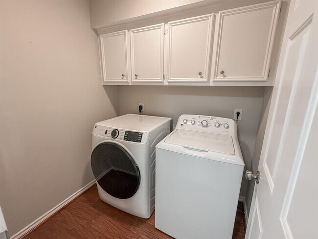 Building Photo - 4521 Allegro Dr