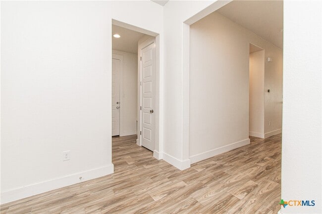 Building Photo - 308 Saturnia Dr