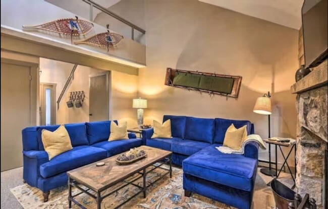 Building Photo - Charming 2BR Townhome in Lake Harmony