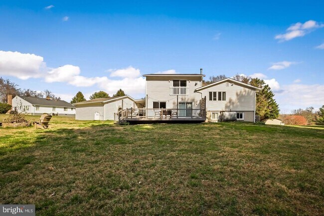 Building Photo - 6 Hounds Hollow Ct