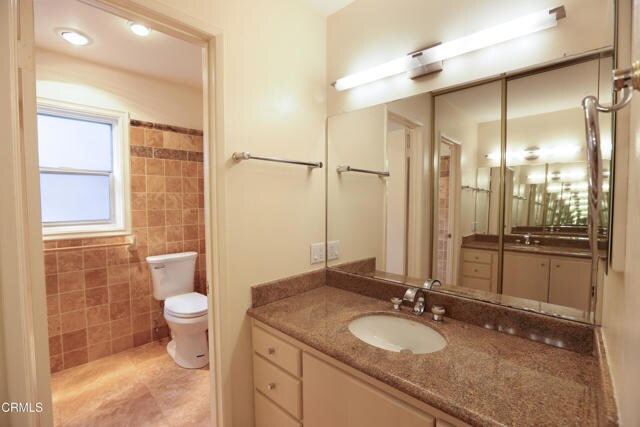 Building Photo - 1127 E Del Mar Blvd