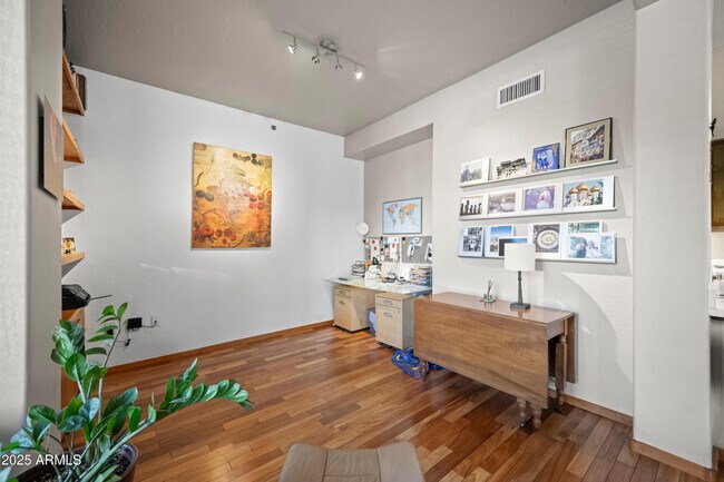 Building Photo - 17 W Vernon Ave