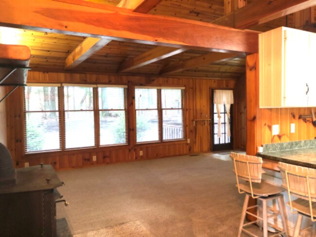 Building Photo - 107 Rockcrest Ridge