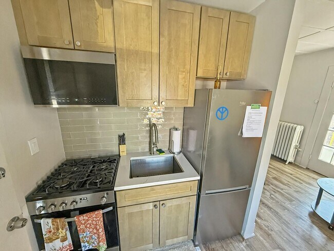 Building Photo - 5-7 Rock City Rd