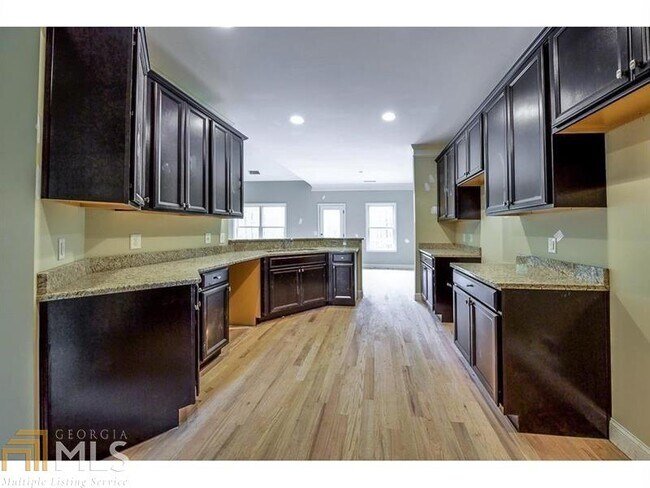 Building Photo - 312 Spence Cir