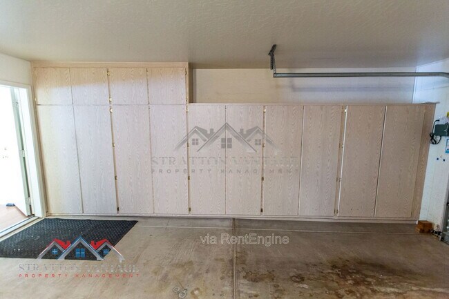 Building Photo - 10864 E Lindner Ave