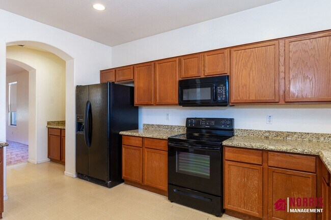 Building Photo - Beautiful Large Home Available Now!