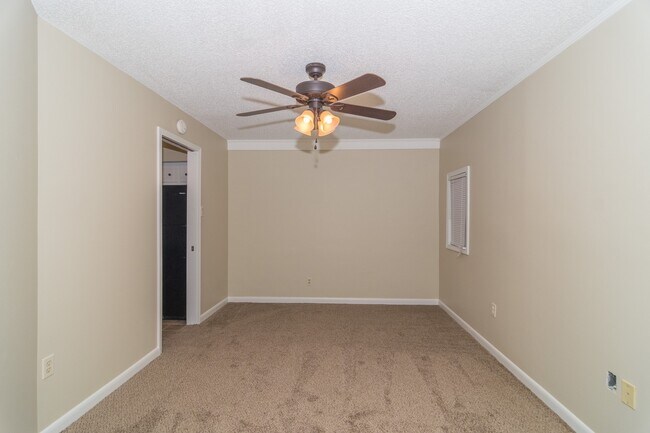 Building Photo - 2519 Forest Home Rd