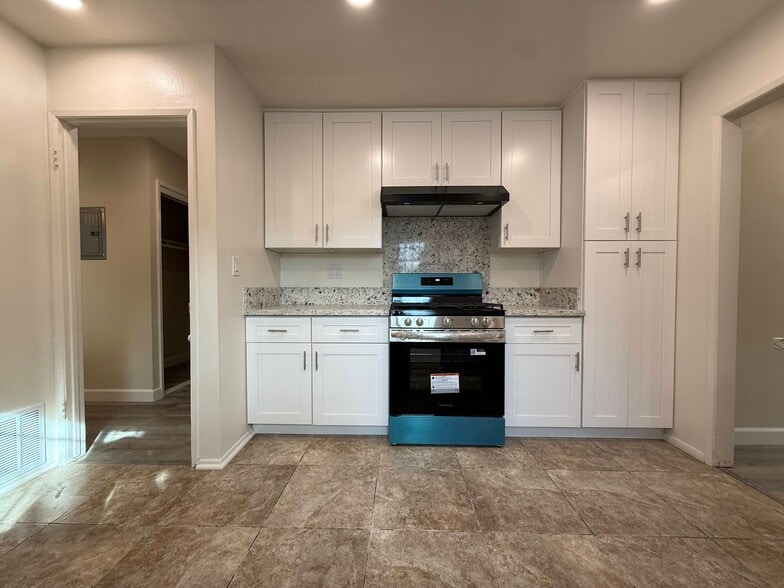 Kitchen - 5343 Lemp Ave