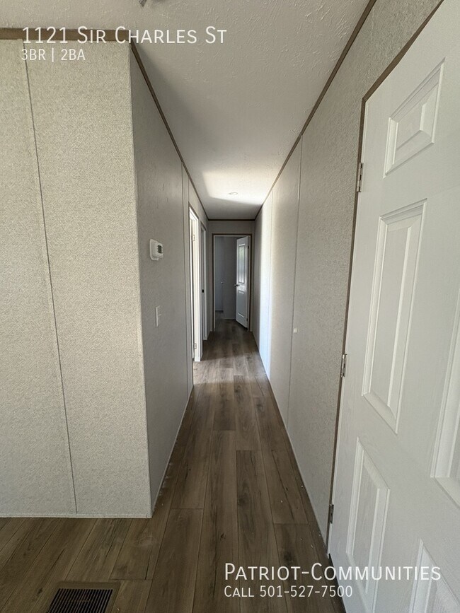 Building Photo - 1121 Sir Charles St