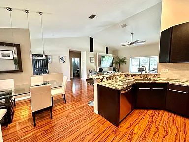 Building Photo - Luxury Updated Pool-Style Retreat on Quiet Cul-de-Sac