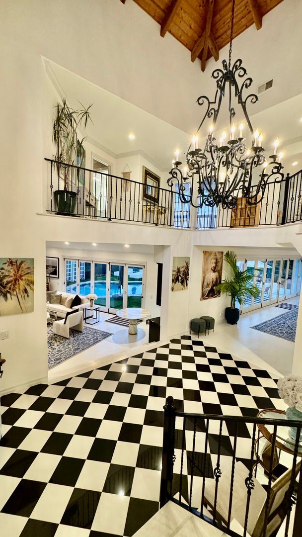 Building Photo - 1423 Floresta Pl