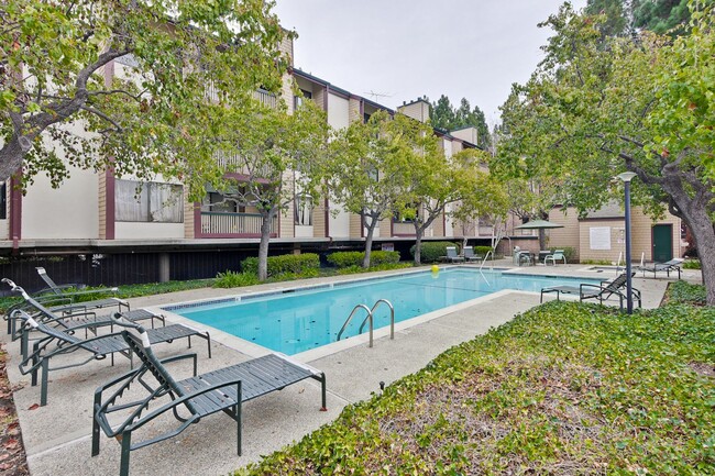 Building Photo - 2-bedroom, 2-bathroom condo in Awesome Mou...