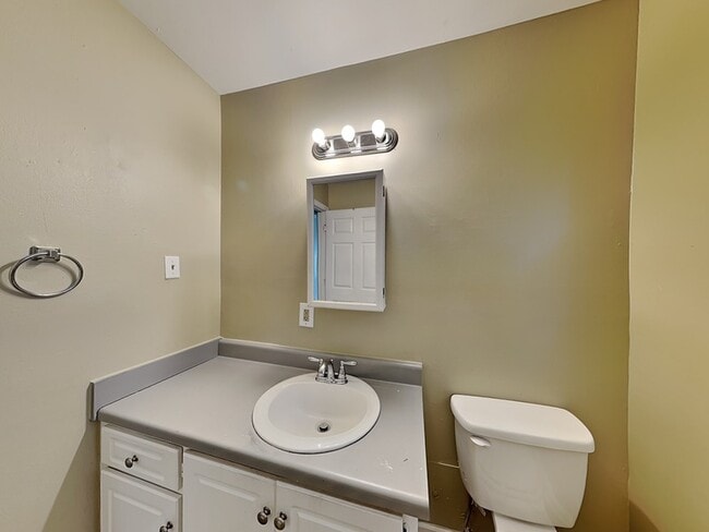 Building Photo - 481 Iota Ave S