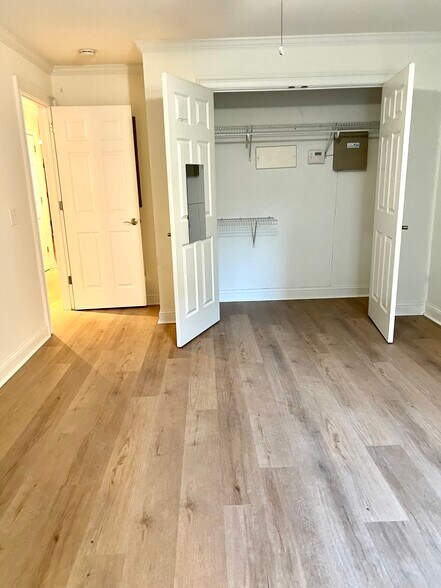 Building Photo - 317 W Taylor St