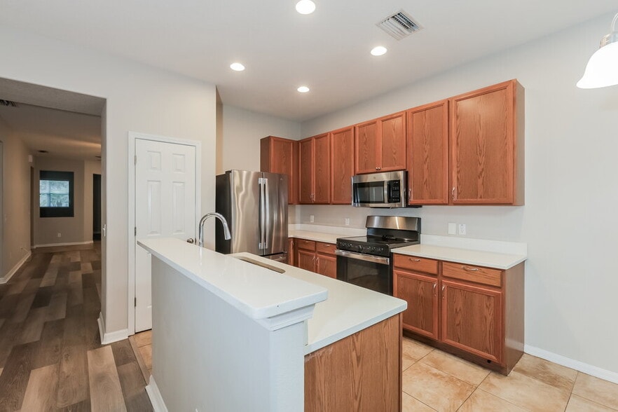 Building Photo - 11171 Golden Silence Dr