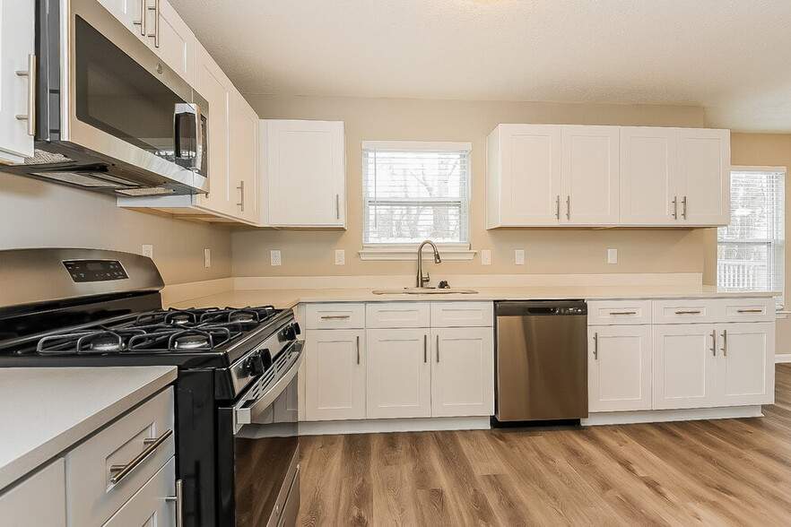 Building Photo - 206 Mystic Ct