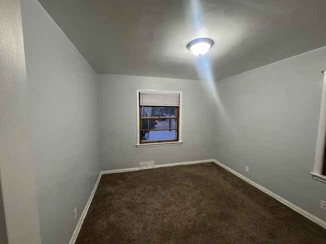 Building Photo - This Charming 3BR Single Family Home!