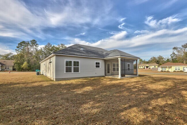 Building Photo - 43 Sarlan Garden Dr