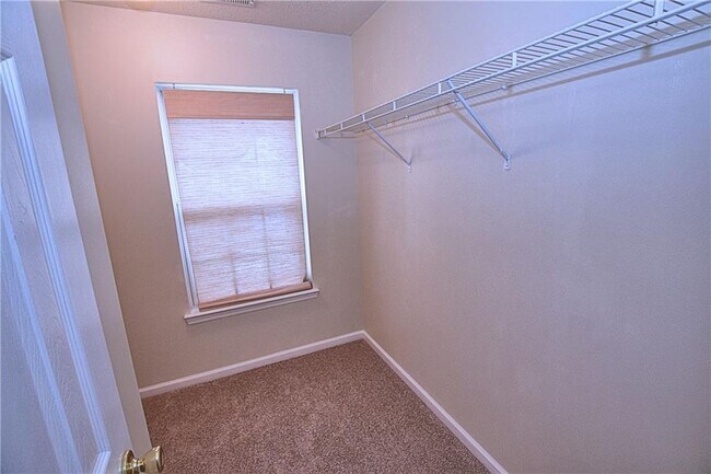 Building Photo - 3833 Pleasant Oaks Dr