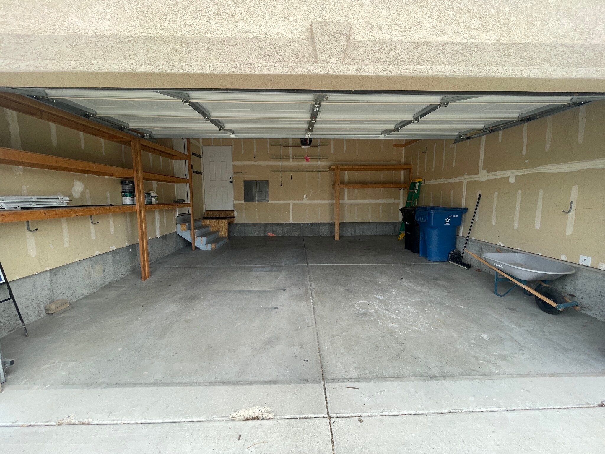 Building Photo - 435 W Regatta Ln