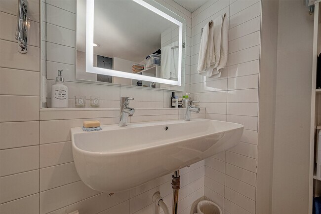 Building Photo - 12042 Mighty Oak Dr