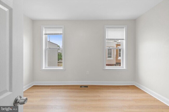 Building Photo - 2151 E Stella St