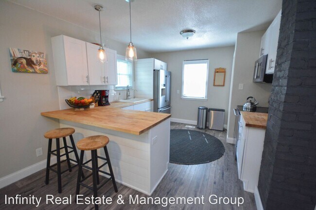 Building Photo - 3 br, 1 bath House - 317 10th Ave NE