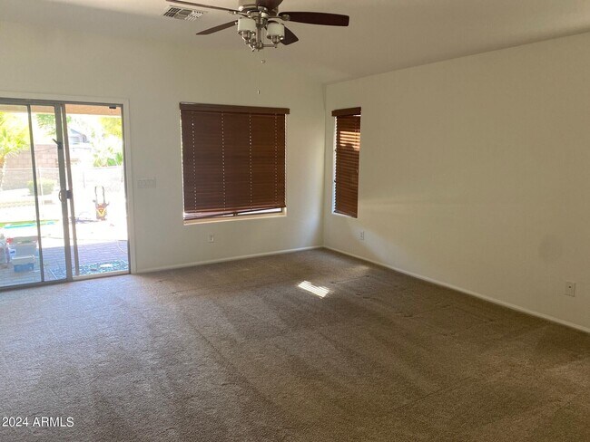 Building Photo - 2812 E Questa Dr