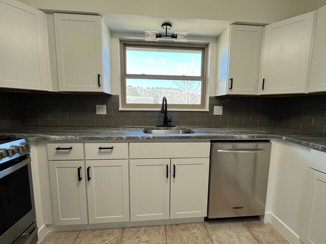 Building Photo - 5303 Meadowgreen Dr