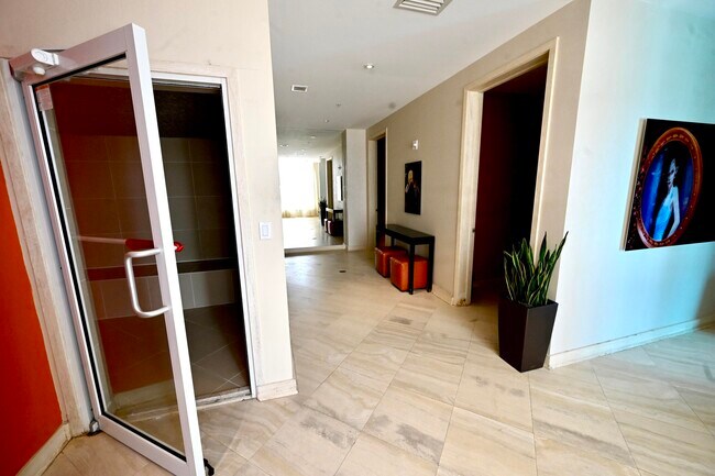 Building Photo - 550 Okeechobee Blvd